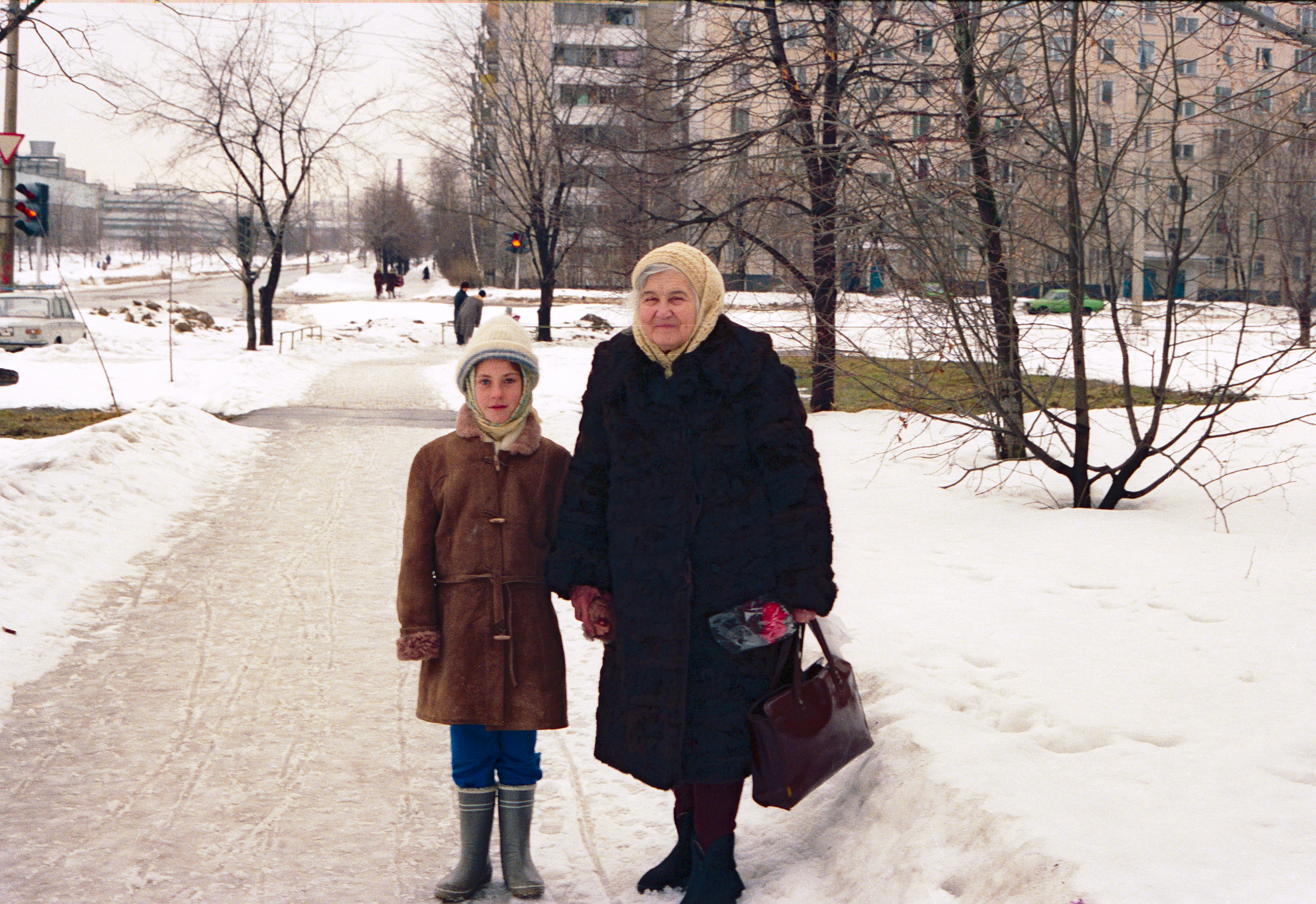 Ирина Константировна Бунина с внучкой Мириам январь 1989 года, Москва, Выхино